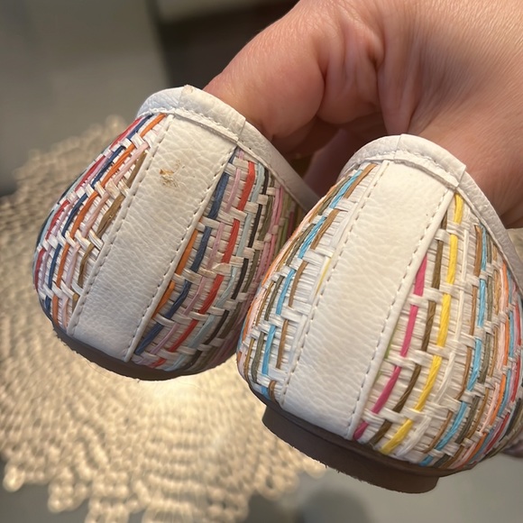 Bucco flats rattan material. New without box - Picture 2 of 3